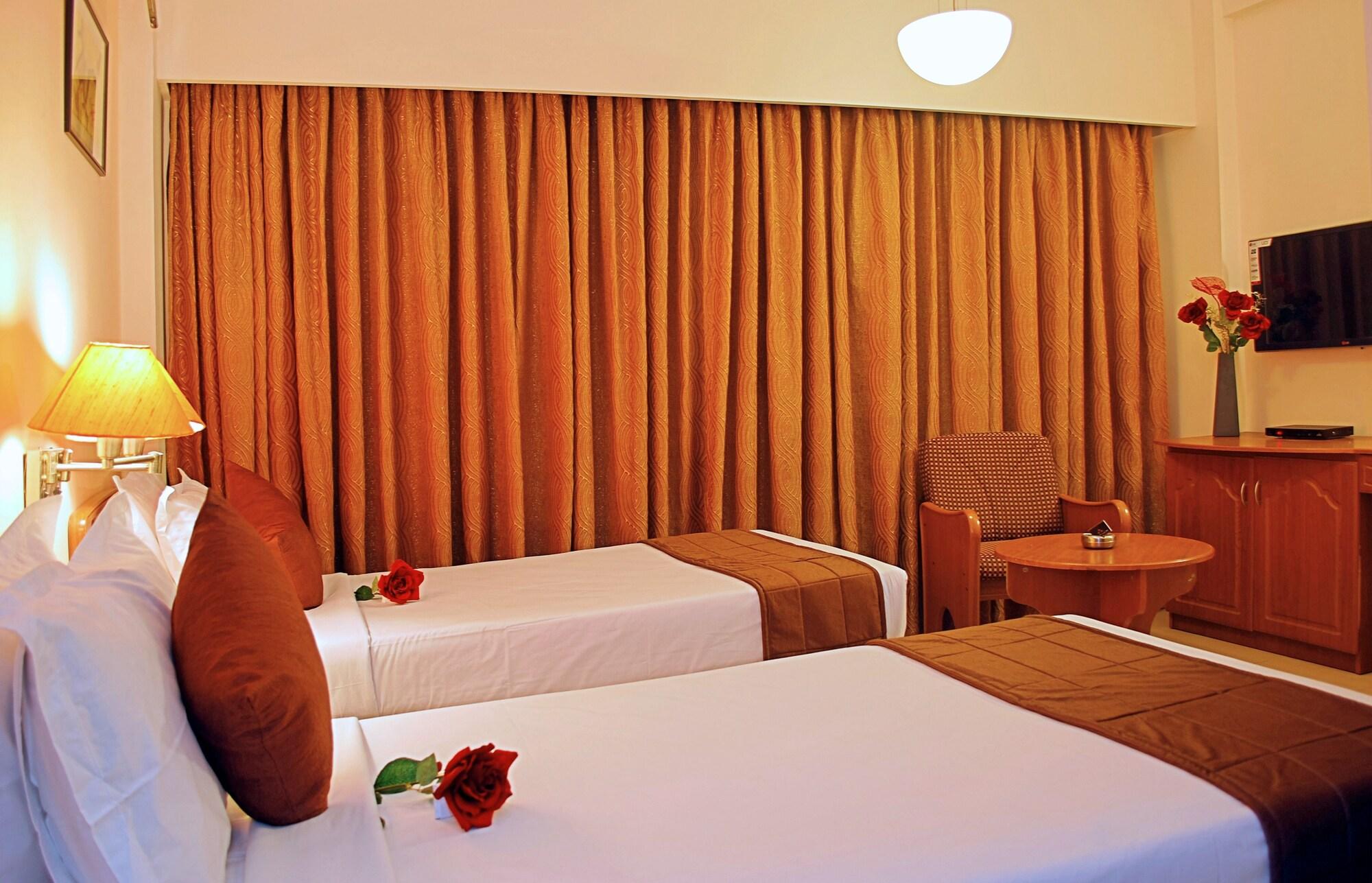 Super Townhouse Koyambedu Hotel Chennai Exterior photo