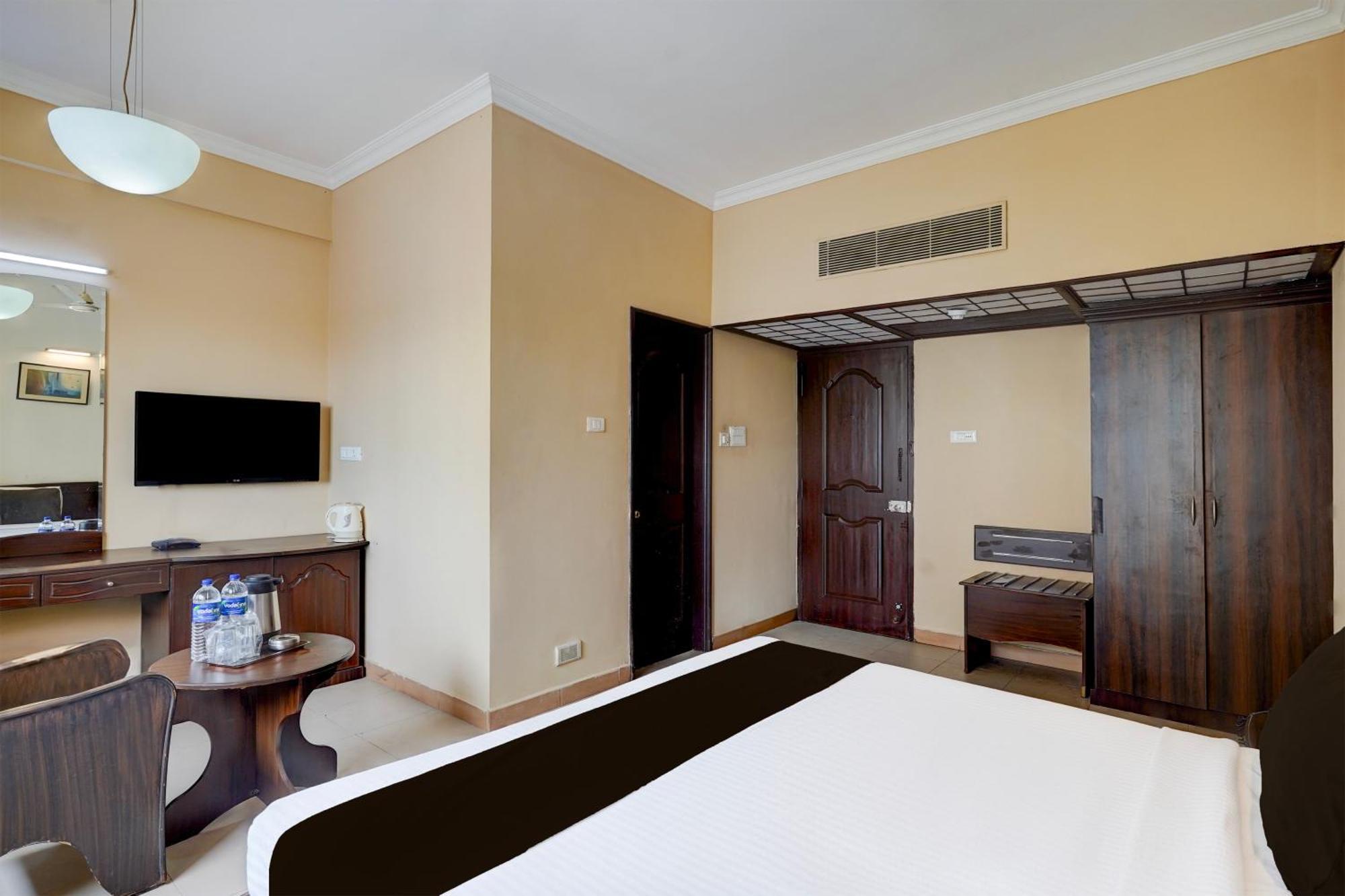 Super Townhouse Koyambedu Hotel Chennai Exterior photo
