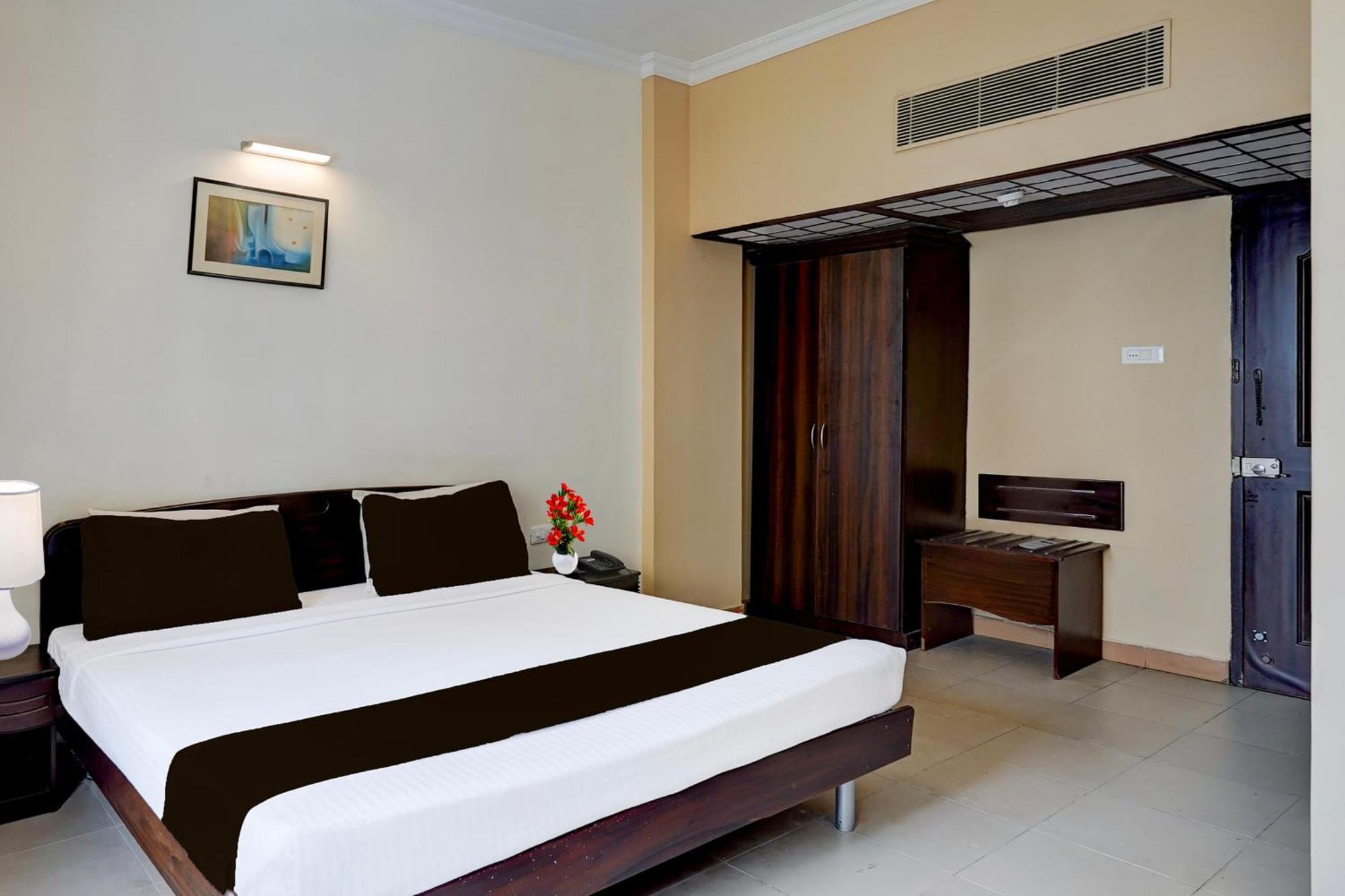 Super Townhouse Koyambedu Hotel Chennai Exterior photo