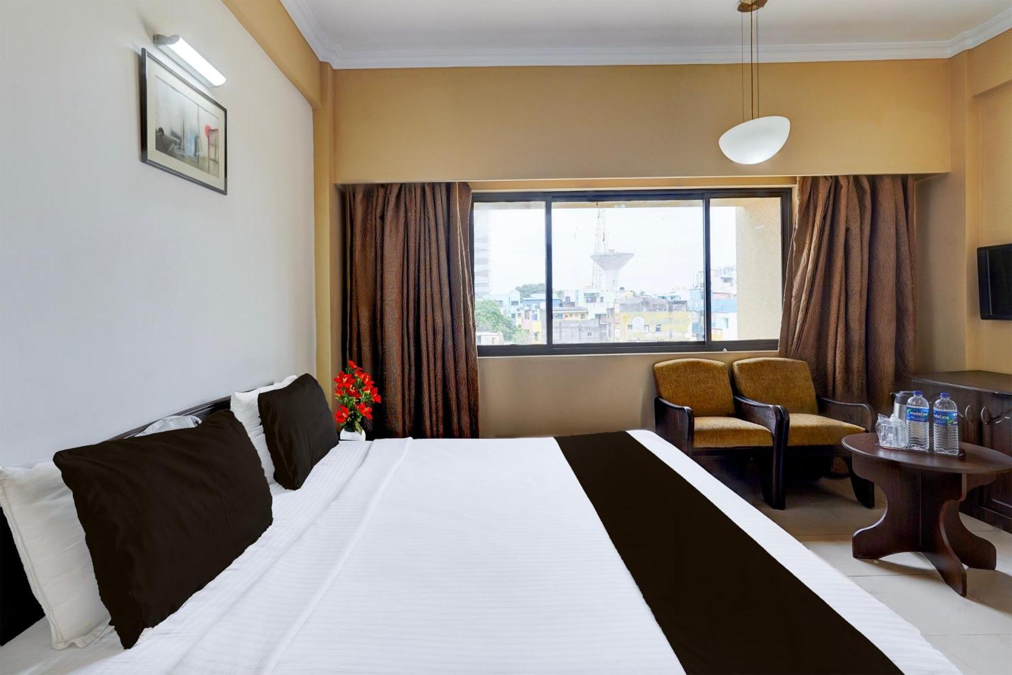 Super Townhouse Koyambedu Hotel Chennai Exterior photo