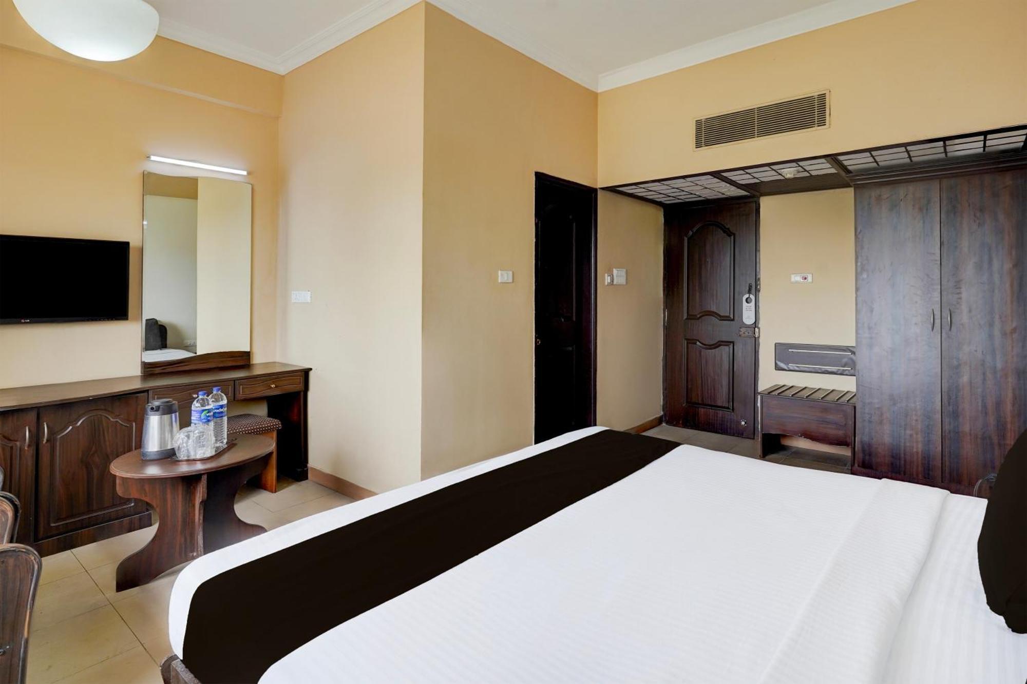 Super Townhouse Koyambedu Hotel Chennai Exterior photo