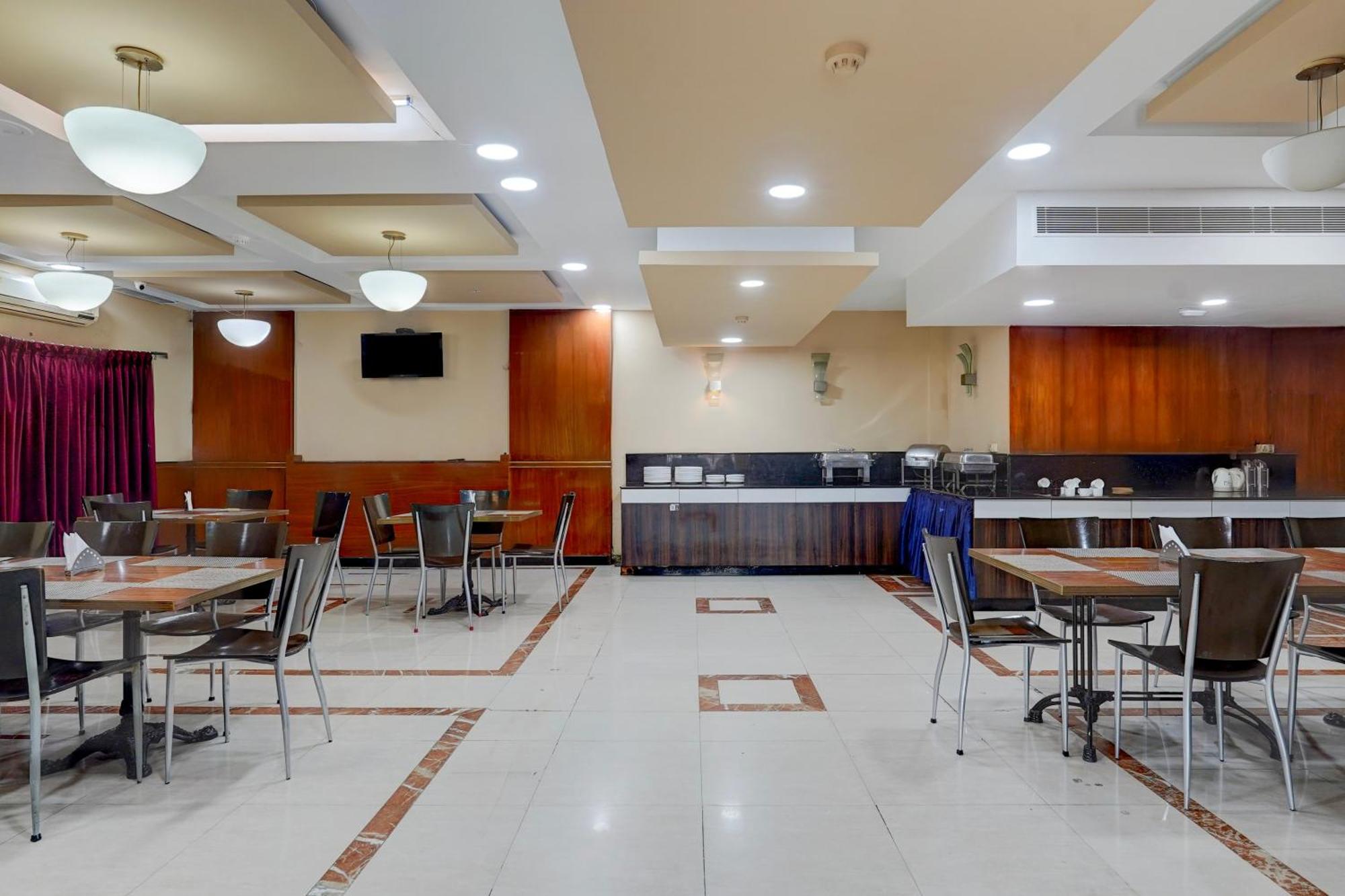 Super Townhouse Koyambedu Hotel Chennai Exterior photo