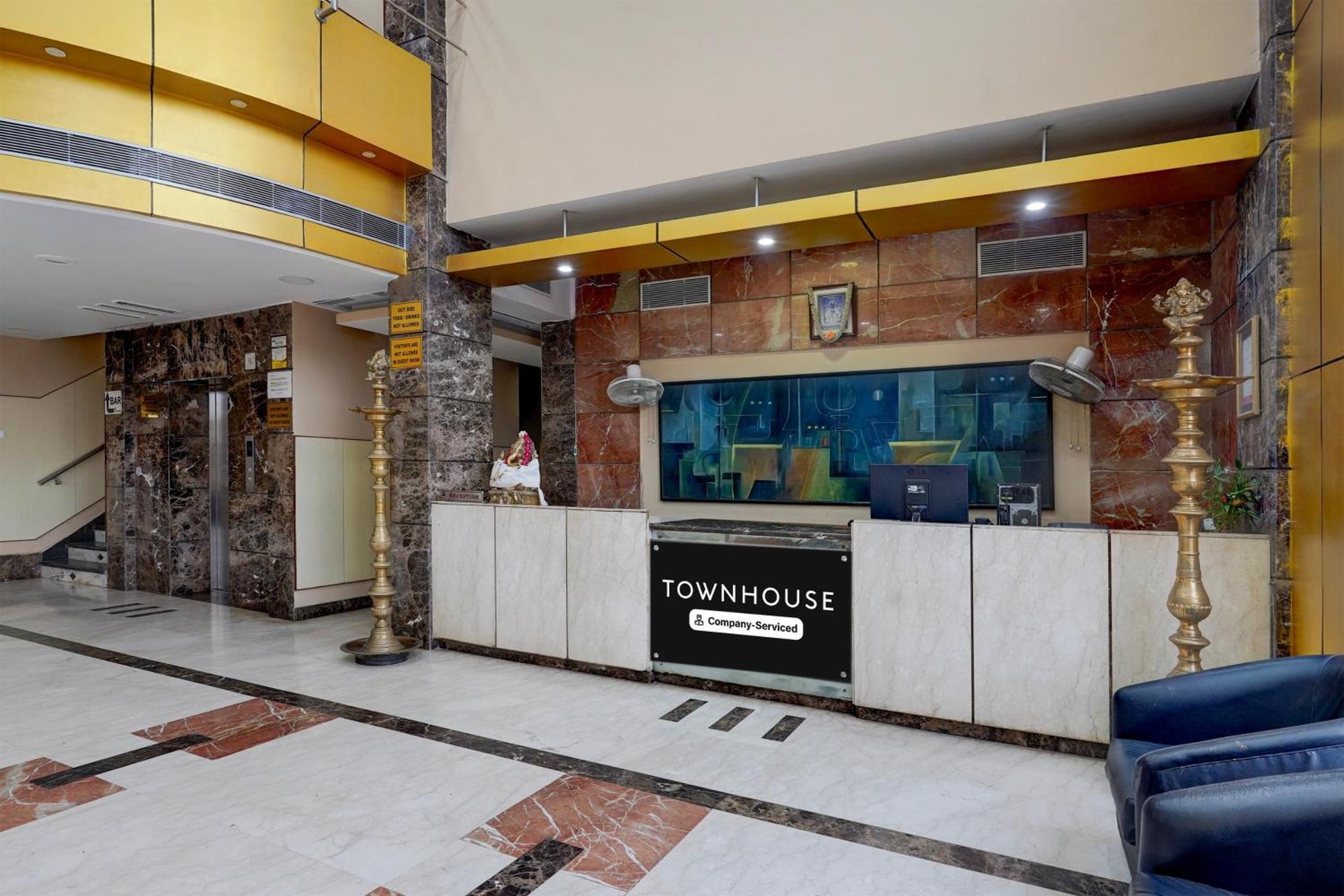 Super Townhouse Koyambedu Hotel Chennai Exterior photo