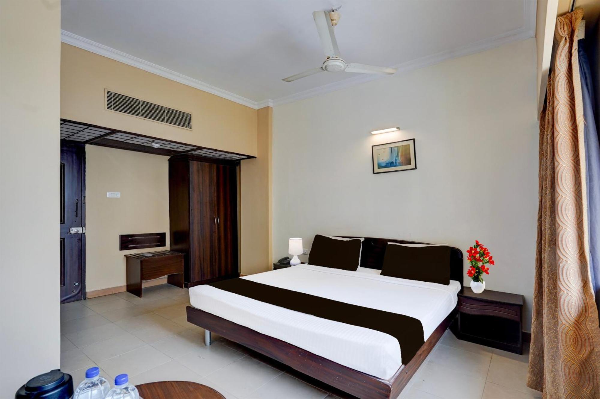 Super Townhouse Koyambedu Hotel Chennai Exterior photo
