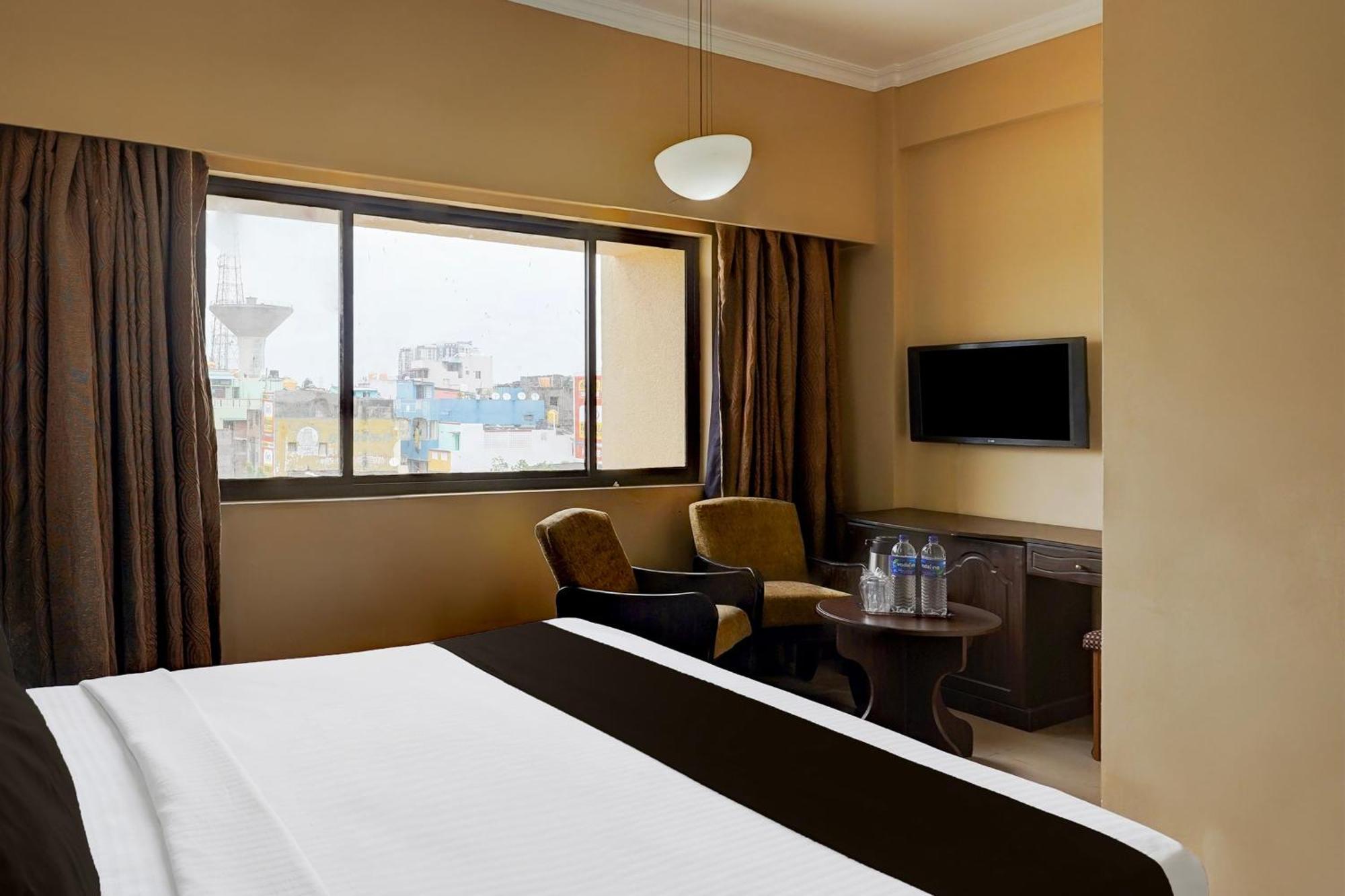 Super Townhouse Koyambedu Hotel Chennai Exterior photo
