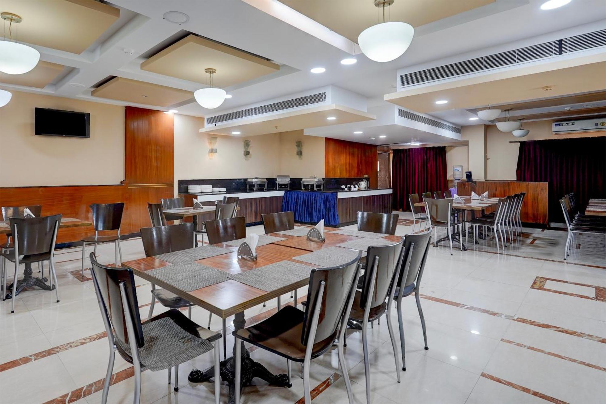 Super Townhouse Koyambedu Hotel Chennai Exterior photo