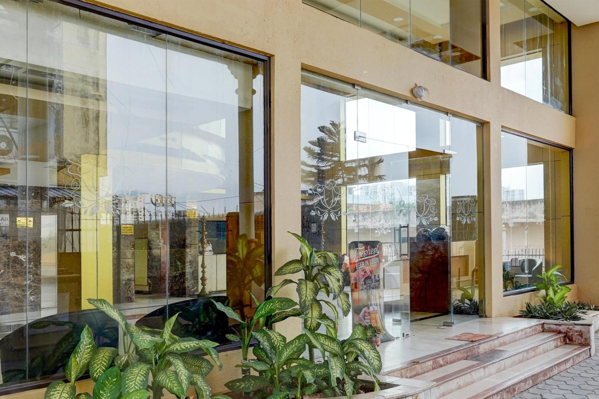 Super Townhouse Koyambedu Hotel Chennai Exterior photo