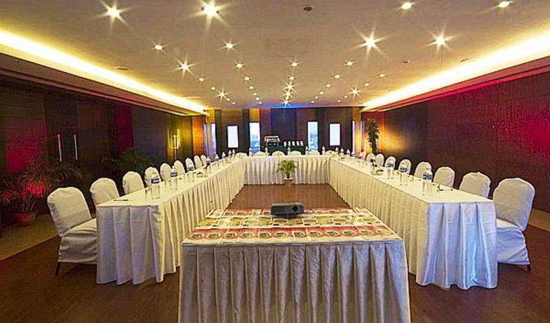 Super Townhouse Koyambedu Hotel Chennai Exterior photo