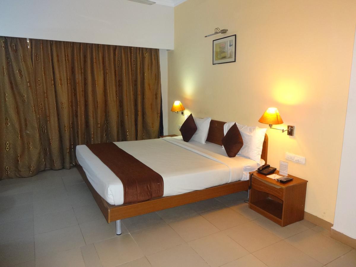 Super Townhouse Koyambedu Hotel Chennai Exterior photo