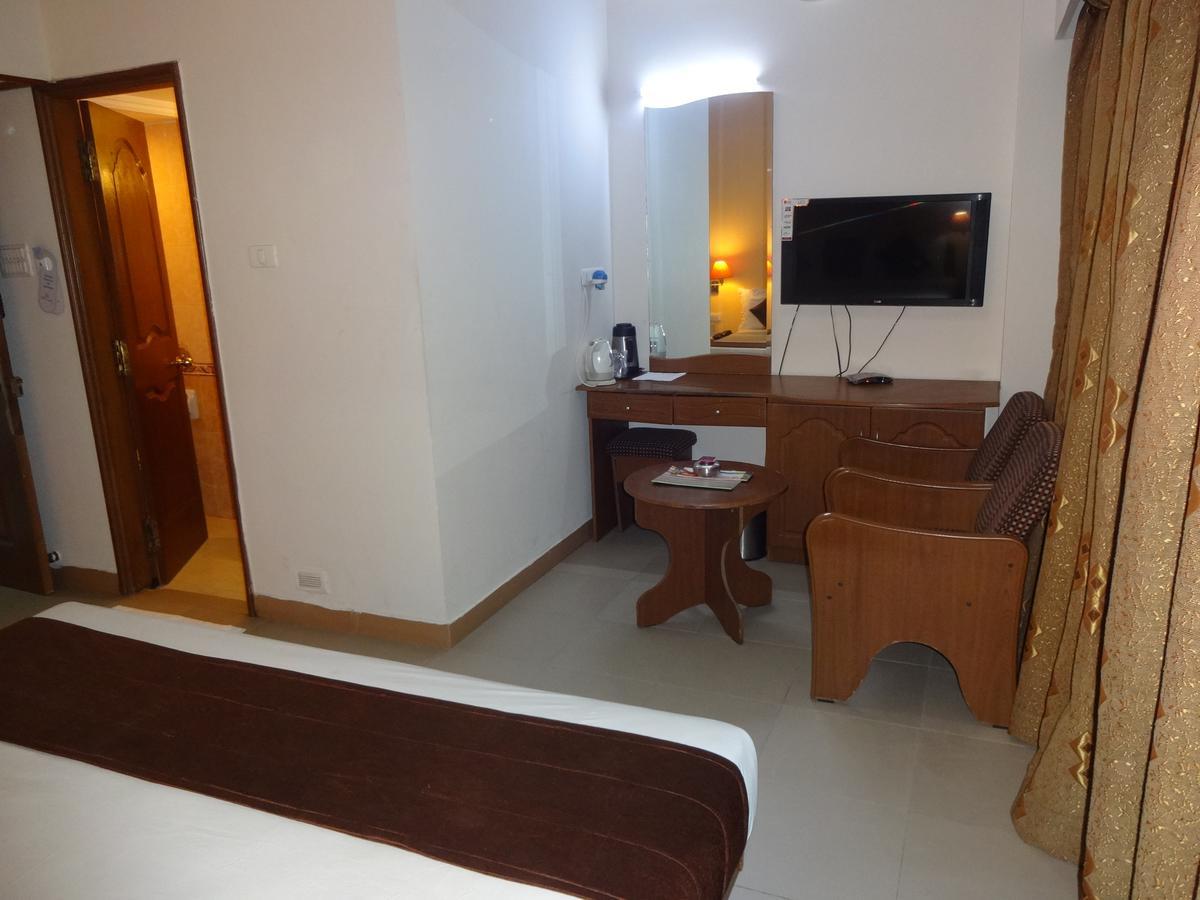 Super Townhouse Koyambedu Hotel Chennai Exterior photo