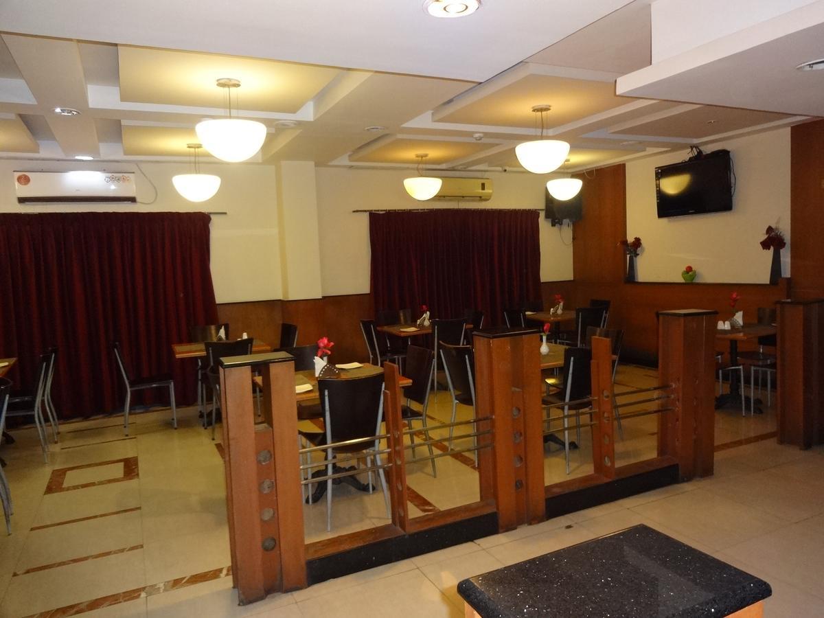 Super Townhouse Koyambedu Hotel Chennai Exterior photo