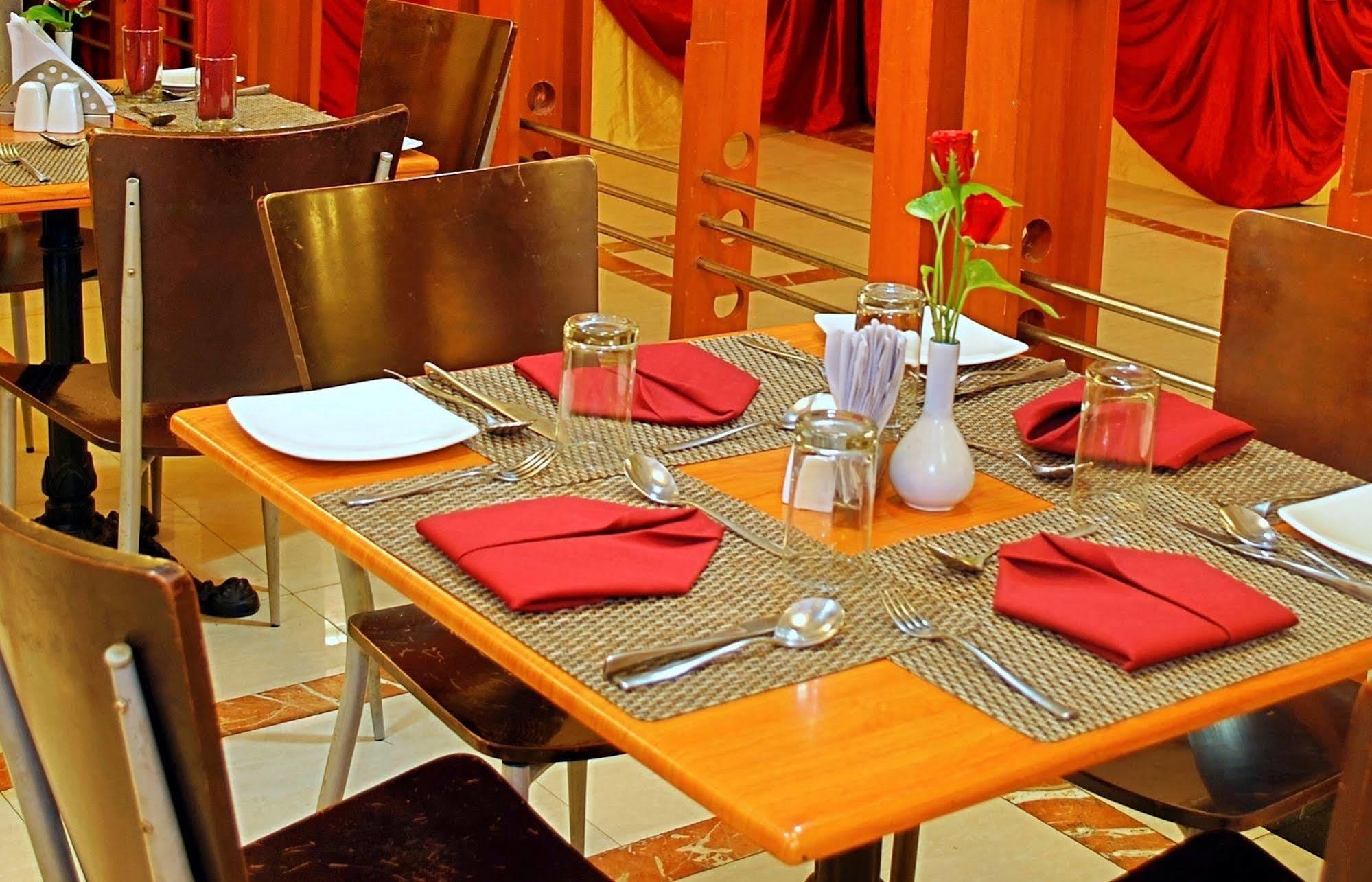 Super Townhouse Koyambedu Hotel Chennai Exterior photo