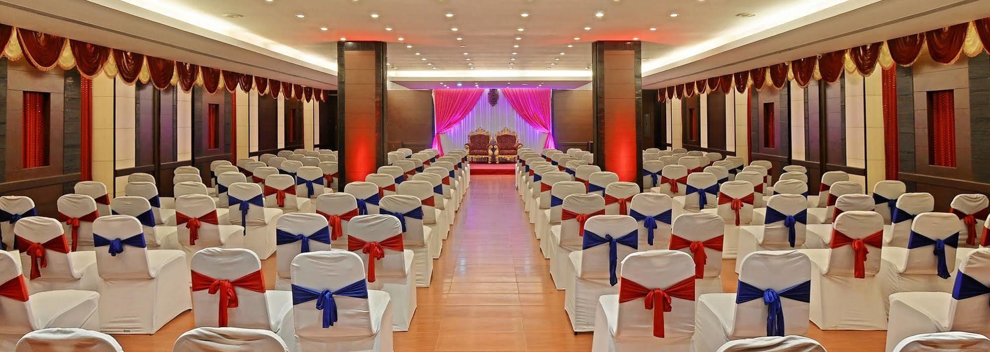 Super Townhouse Koyambedu Hotel Chennai Exterior photo